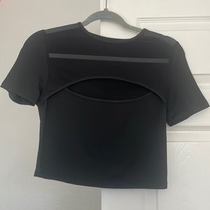 Black cropped tee